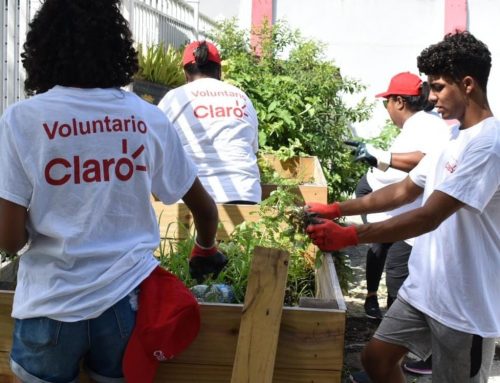 Voluntarios de Claro PR embellecen la Casa Protegida Julia de Burgos